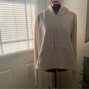 Splendid women cream fuzzy sweater knit longsleeves hoodie sweater. Size L. Used